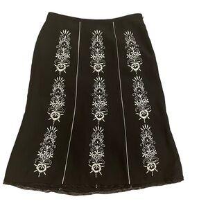 Ann Taylor LOFT A Line Skirt Black with Cream Floral Embroidery Lace Trim Sz 2P